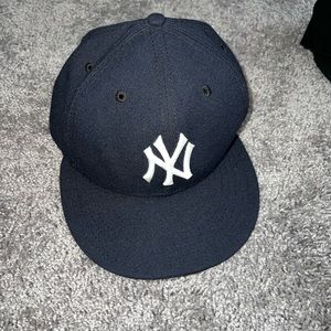 Dark blue mlb baseball cap size 7